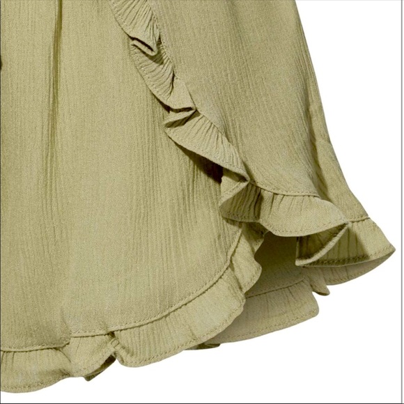 *Host Pick* Tulip Ruffle Drawstring Shorts - Picture 2 of 3